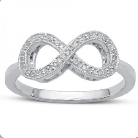 Beautiful Womens White Gold / Sterling Silver Diamond Ring - Picture 2 of 10